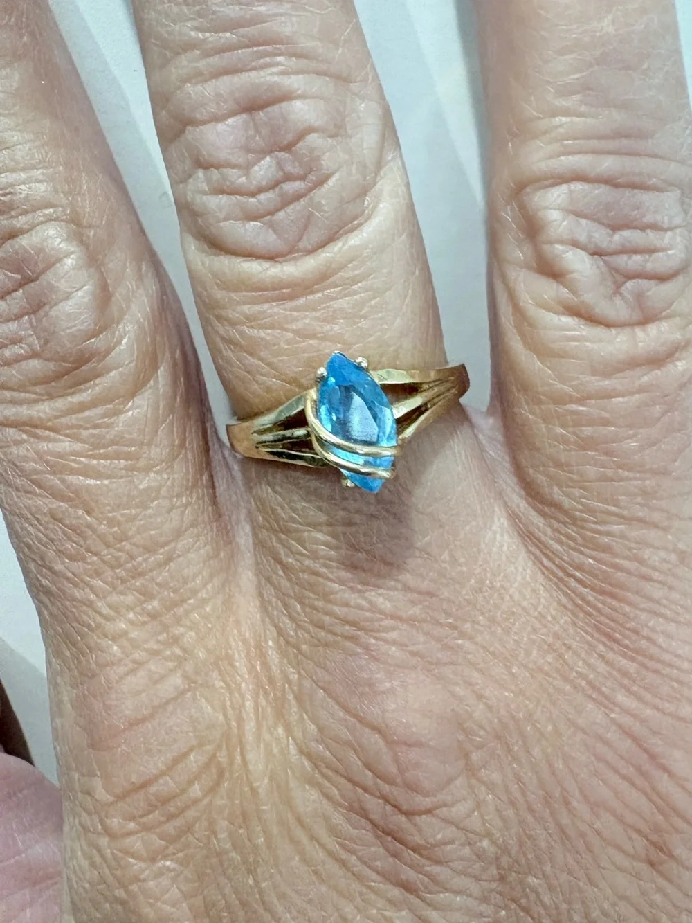 14K solid gold marquise sky blue topaz ring size 7.5 STUNNING!